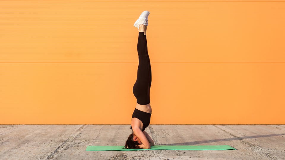 Tư thế Yoga trồng chuối